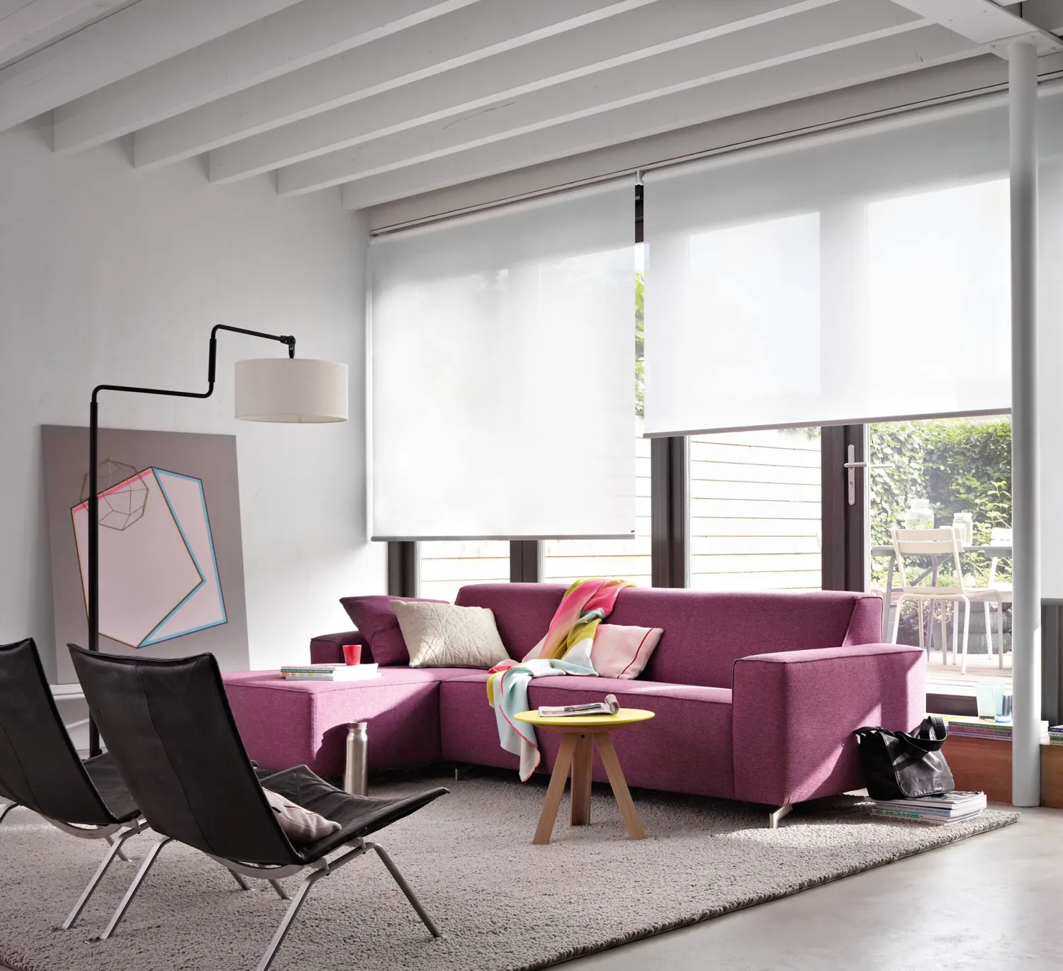 Persianas de Hunter Douglas en una oficina elegante.