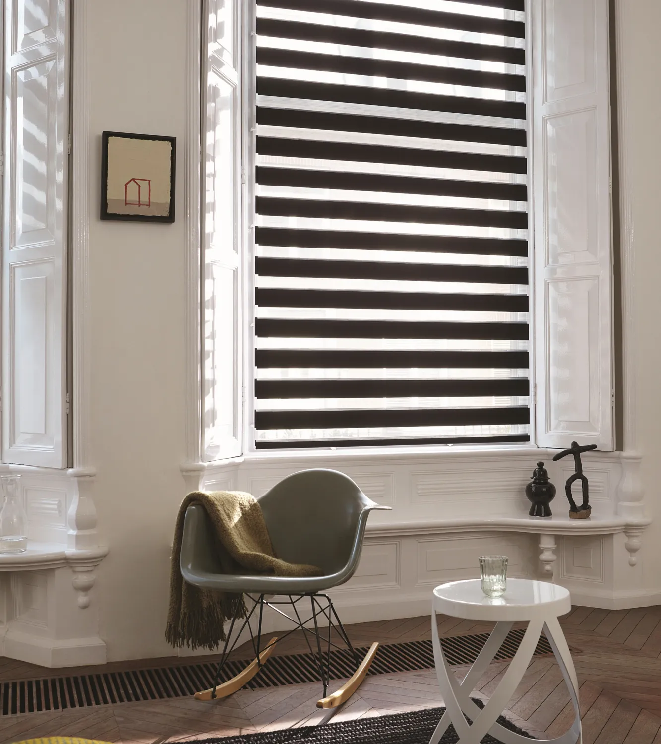 Persianas de Hunter Douglas en una casa elegante.